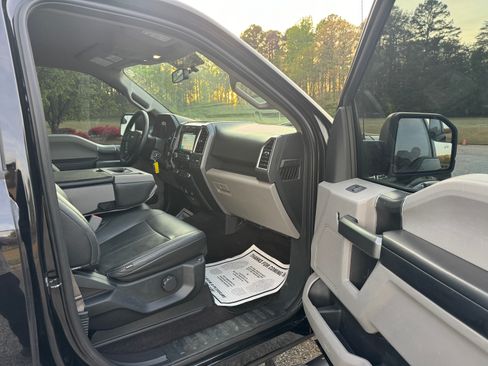 Used 2016 Ford F150 XLT image 15