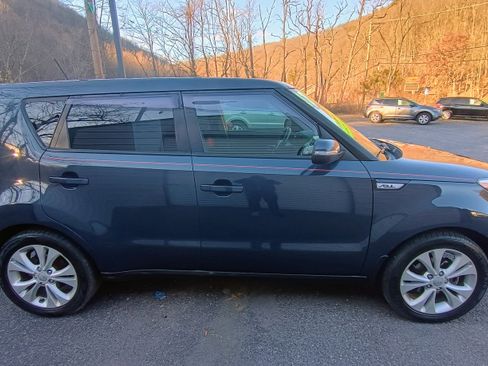 Used 2014 Kia Soul + image 2