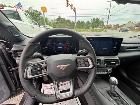 Used 2024 Ford Mustang Convertible RWD image 8