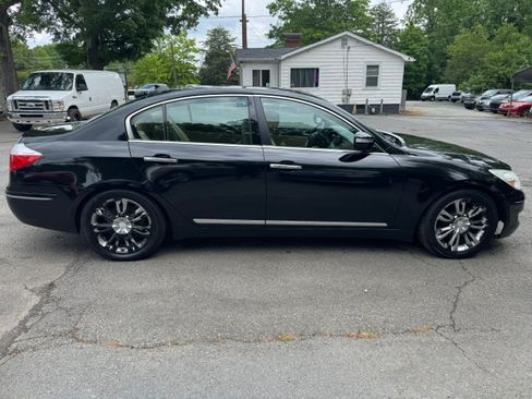 Used 2011 Hyundai Genesis 4.6 RWD image 6