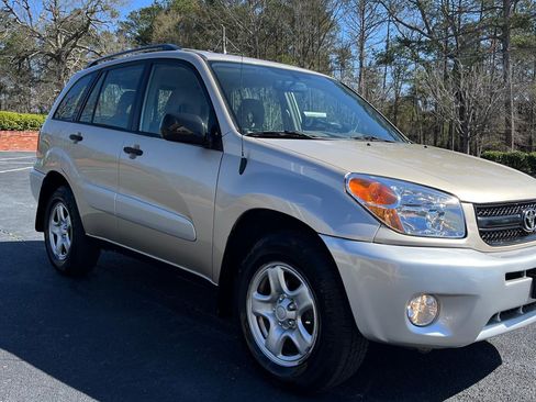 Used 2004 Toyota RAV4 image 3