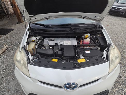 Used 2014 Toyota Prius Four image 12