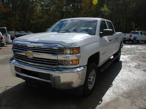 Used 2017 Chevrolet Silverado 2500 image 2