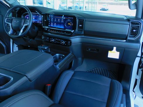 Used 2024 Chevrolet Silverado 1500 2WD Crew Cab RST image 5