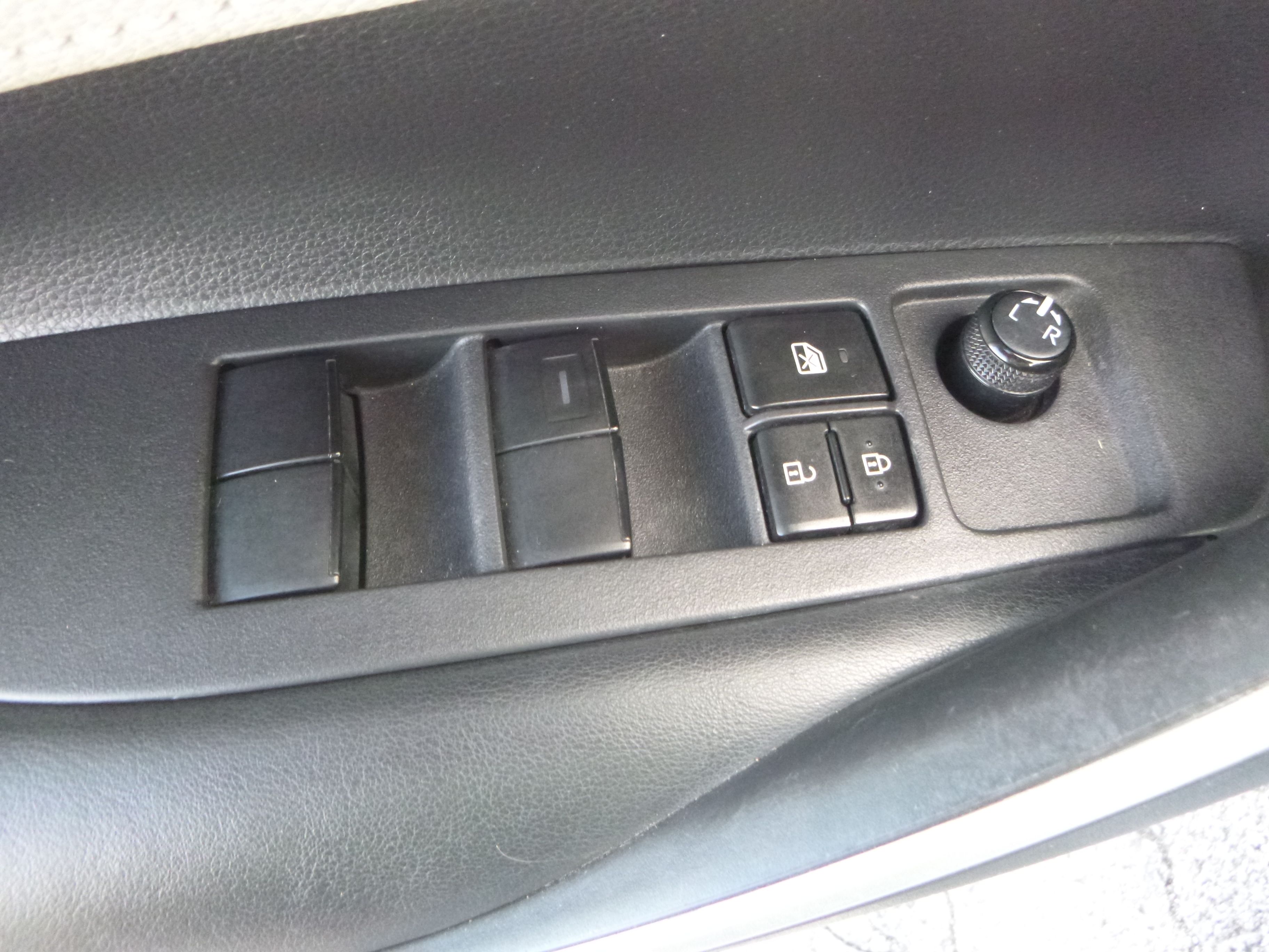 Used 2020 Toyota Corolla SE Sedan w/ Premium Package FWD image 16