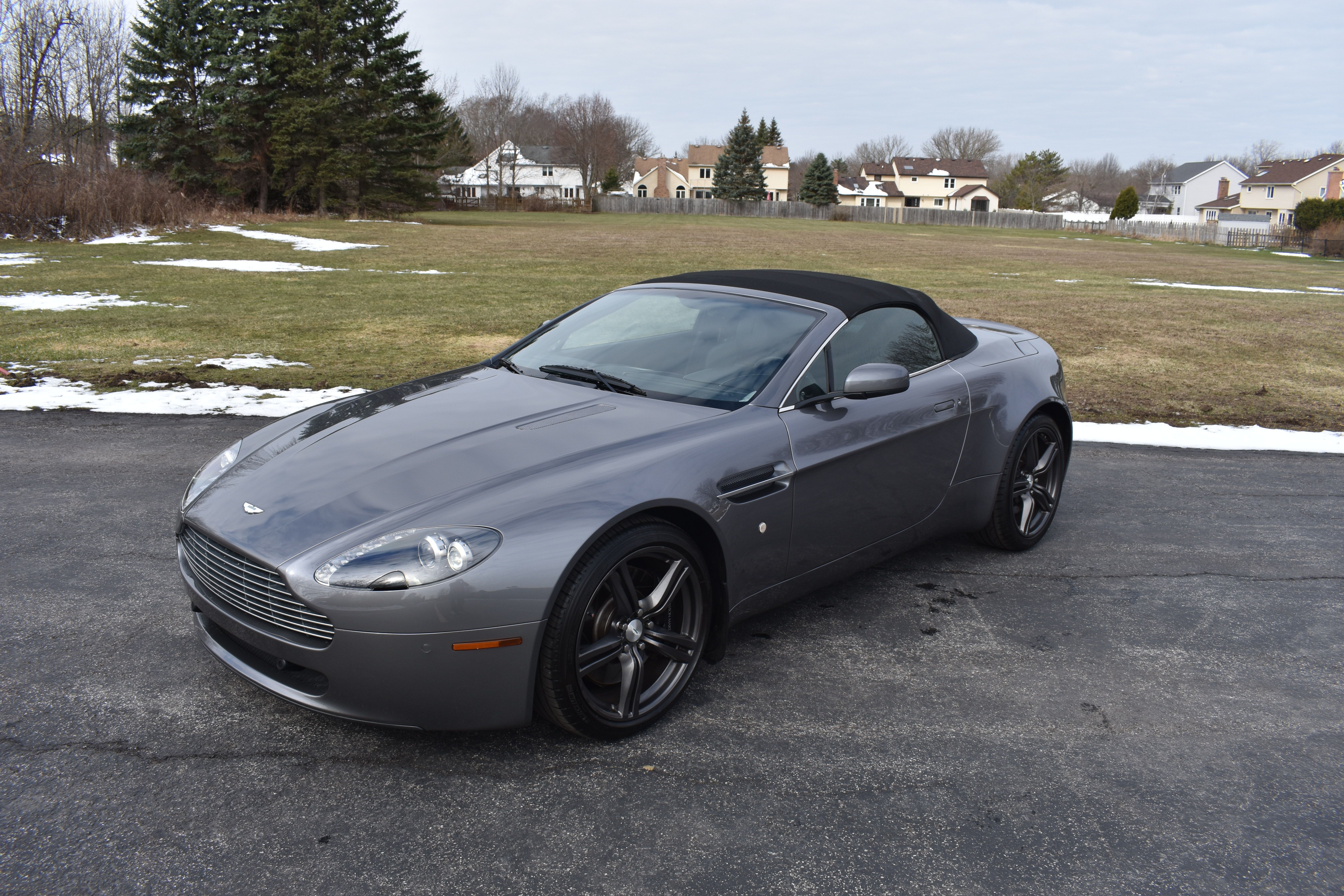 Used 2009 Aston Martin V8 Vantage Roadster RWD image 3