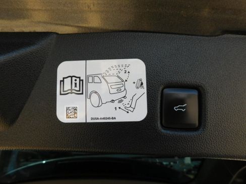 Used 2020 Ford Escape FWD SEL image 9