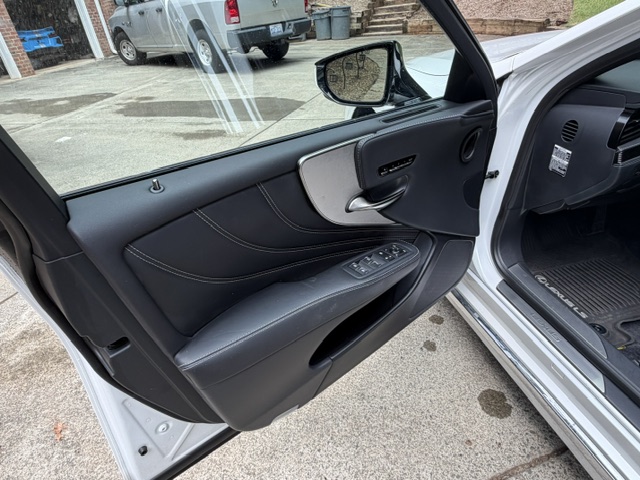 Used 2023 Lexus LS 500h AWD w/ Luxury Package image 15
