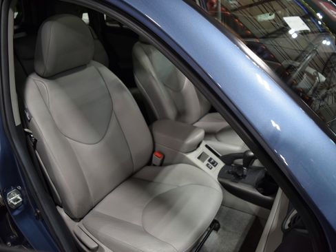 Used 2012 Toyota RAV4 Limited image 23
