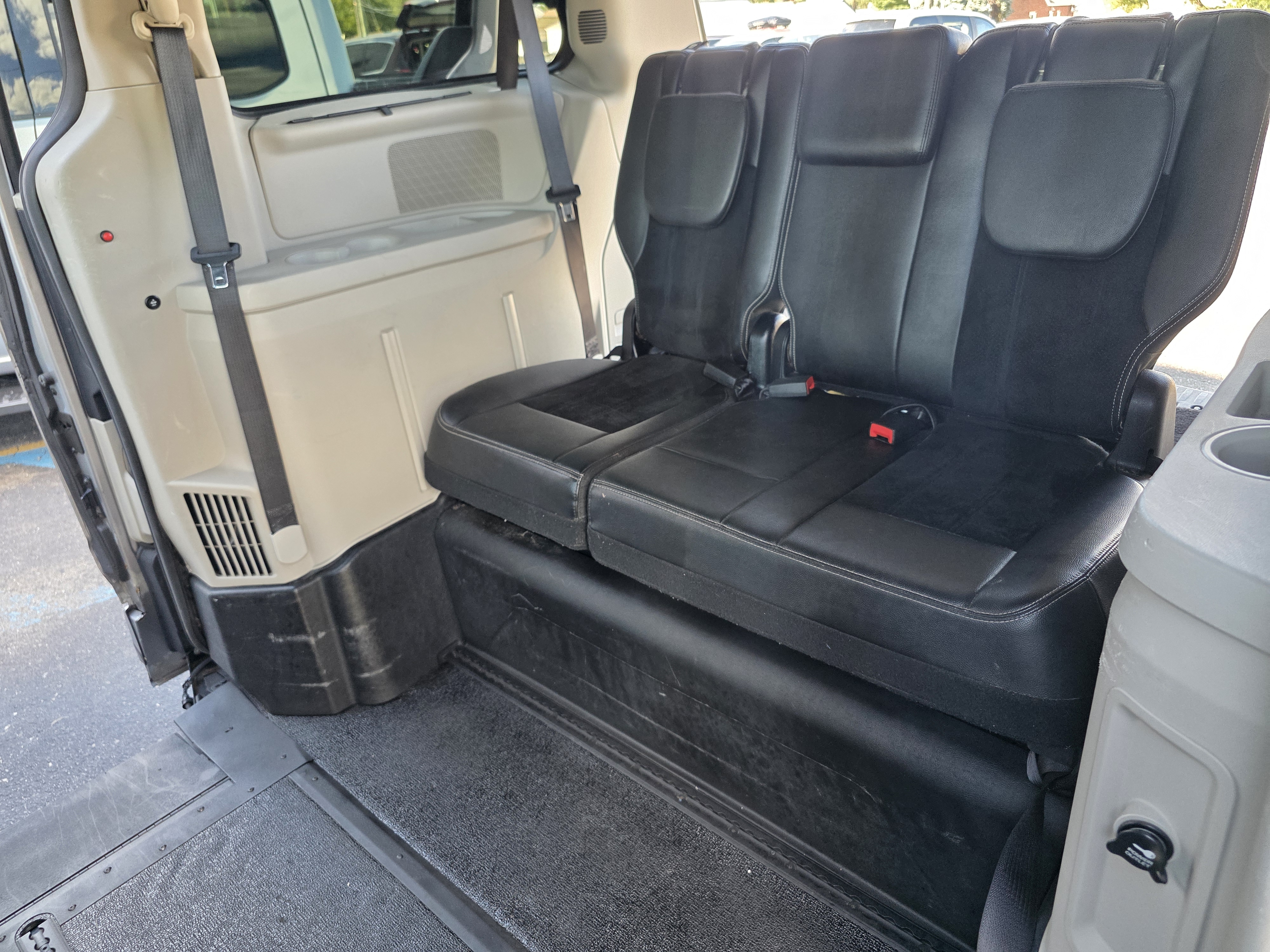 Used 2017 Dodge Grand Caravan SXT FWD image 15