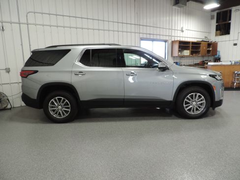 Used 2023 Chevrolet Traverse LT image 9