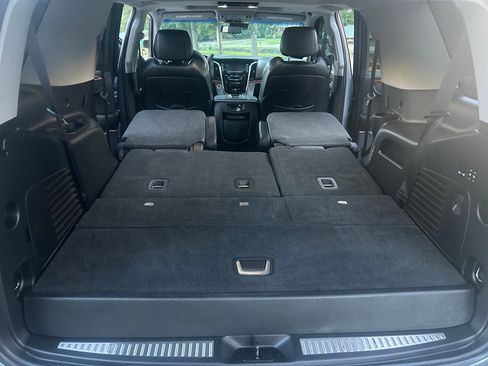 Used 2018 Cadillac Escalade 4WD Premium Luxury image 18