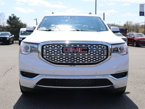 Used 2019 GMC Acadia Denali image 3