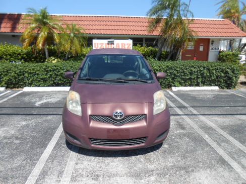 Used 2010 Toyota Yaris 2-Door Hatchback FWD image 7