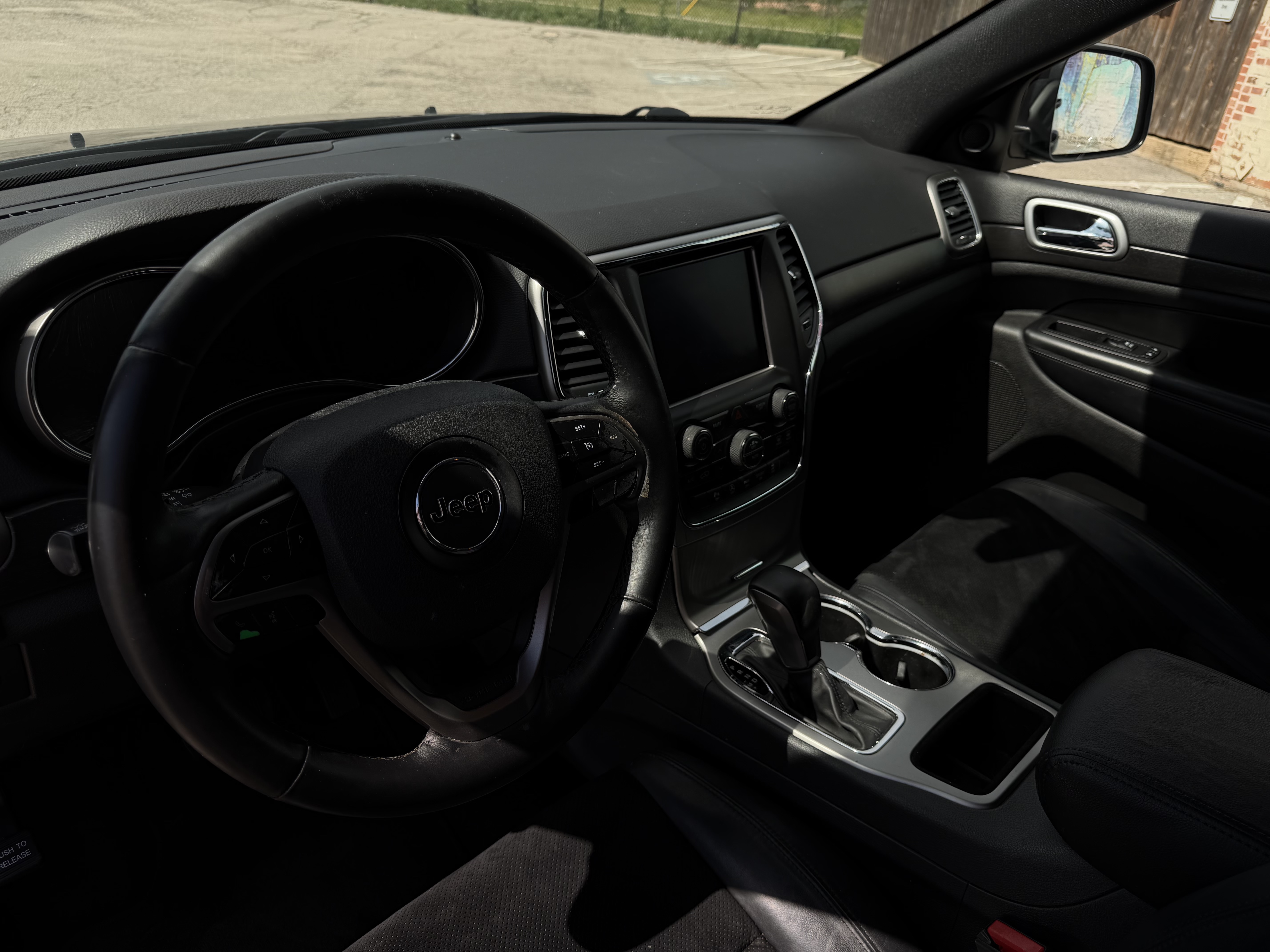 Used 2018 Jeep Grand Cherokee 2WD Laredo image 3