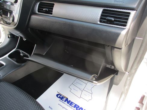 Used 2016 Mitsubishi Outlander 4WD ES image 27