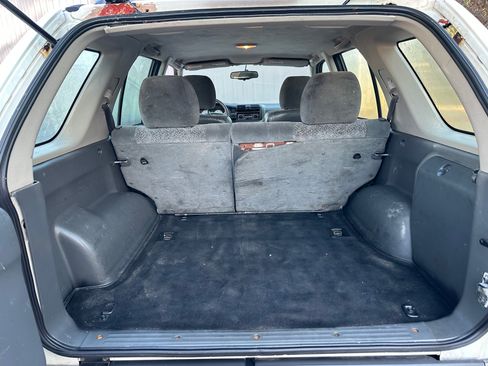 Used 2001 Isuzu Rodeo S image 10