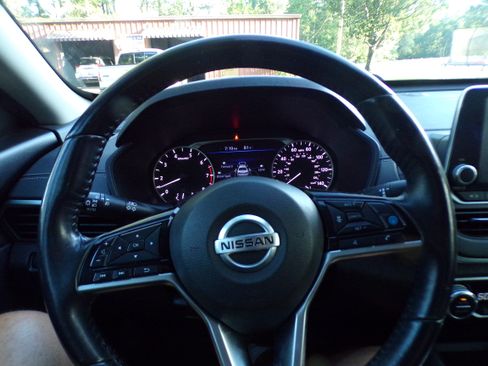 Used 2019 Nissan Altima 2.5 SV AWD image 13