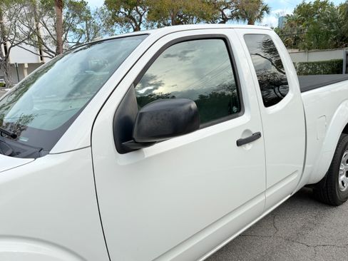 Used 2013 Nissan Frontier S image 20