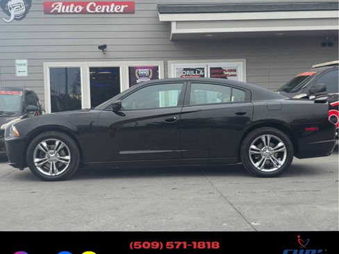 Used 2013 Dodge Charger SXT image 4
