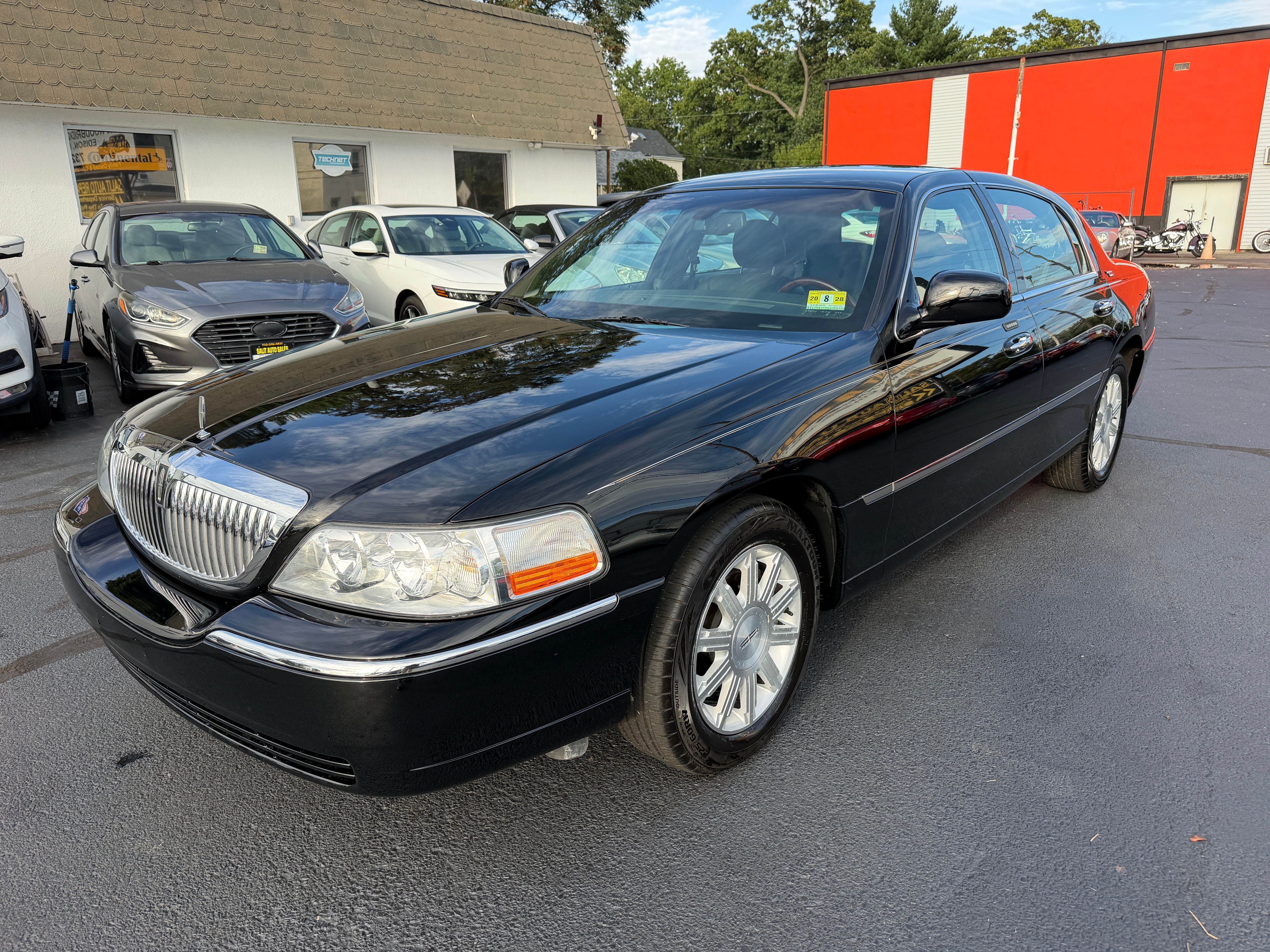 Used 2009 Lincoln Town Car Signature Limited RWD image 31