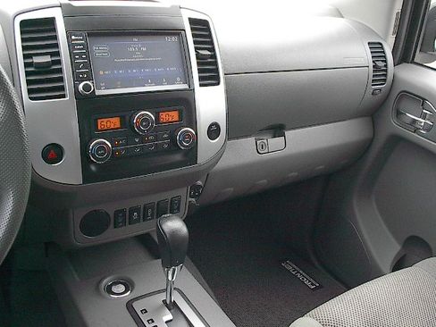 Used 2021 Nissan Frontier SV image 16