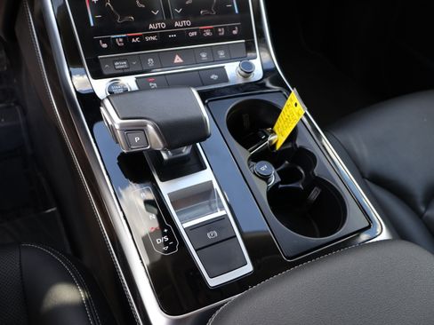 Used 2023 Audi Q8 Premium Plus image 32