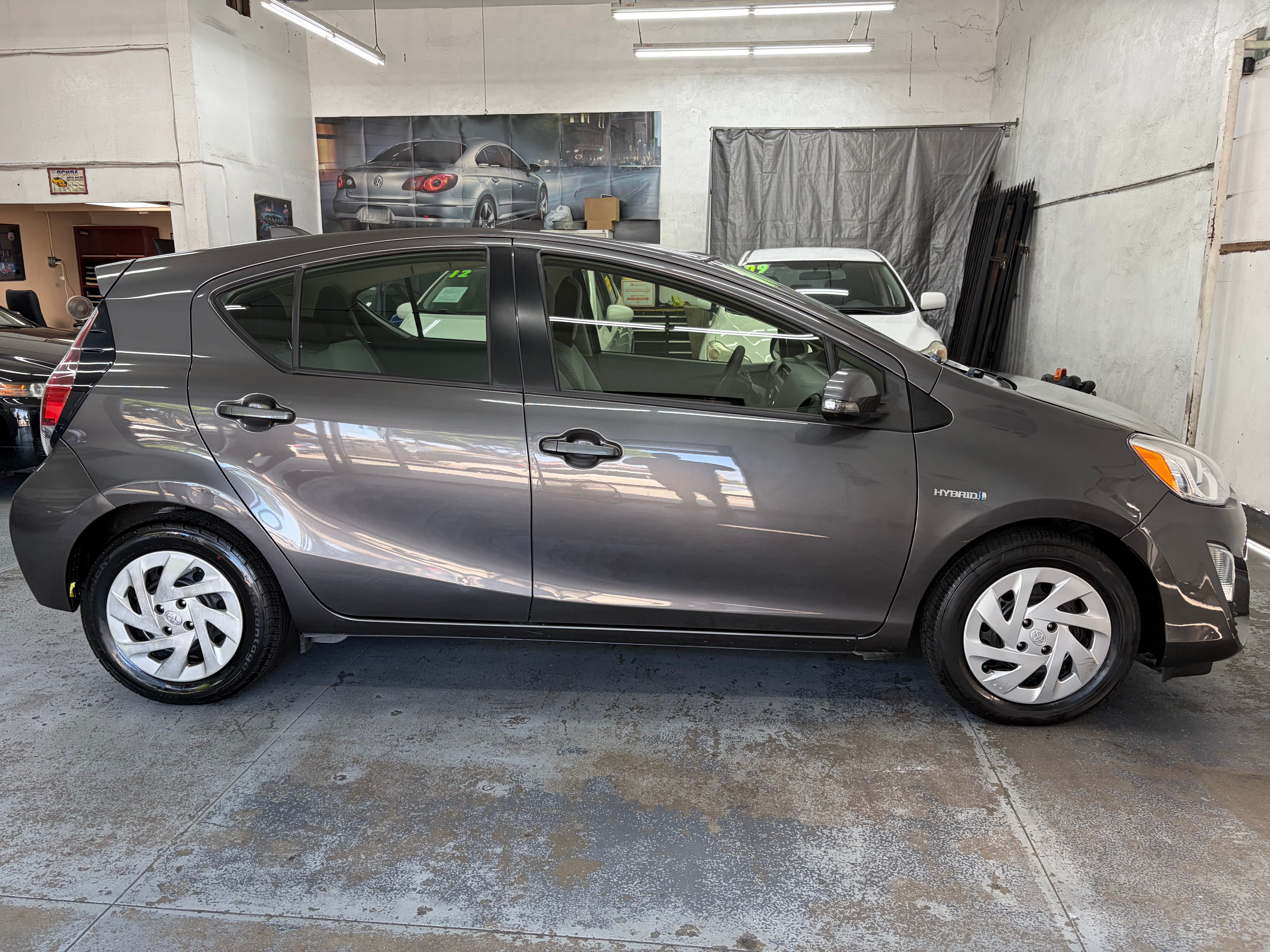 Used 2016 Toyota Prius C One FWD image 9