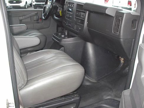 Used 2021 Chevrolet Express 3500 Extended RWD image 9
