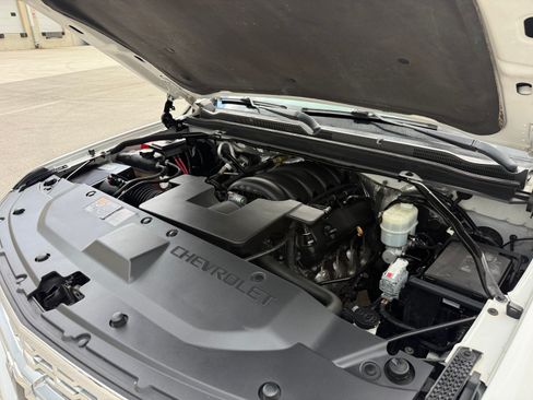 Used 2015 Chevrolet Suburban LS RWD image 20