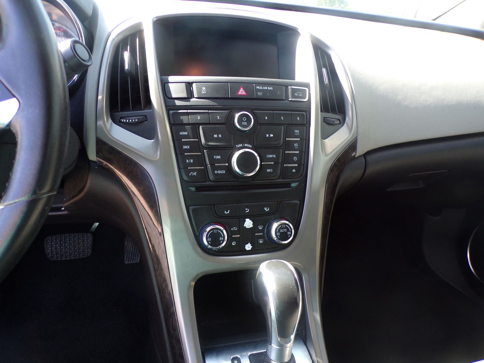 Used 2015 Buick Verano FWD image 11