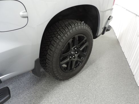 Used 2024 Chevrolet Silverado 1500 RST AWD/4WD image 19
