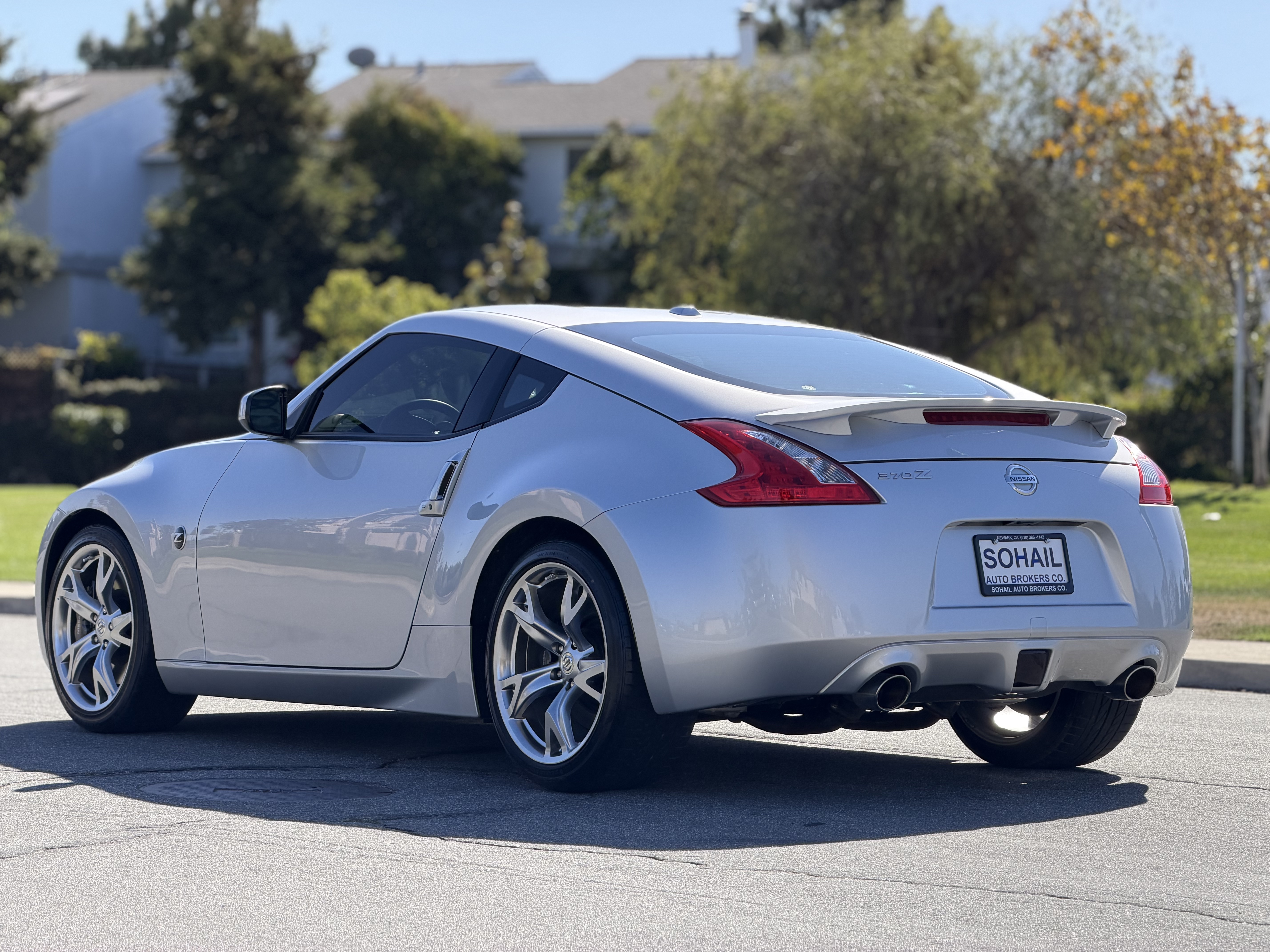 Used 2009 Nissan 370Z Coupe RWD image 2