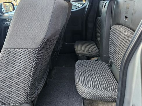 Used 2015 Nissan Frontier SV image 41