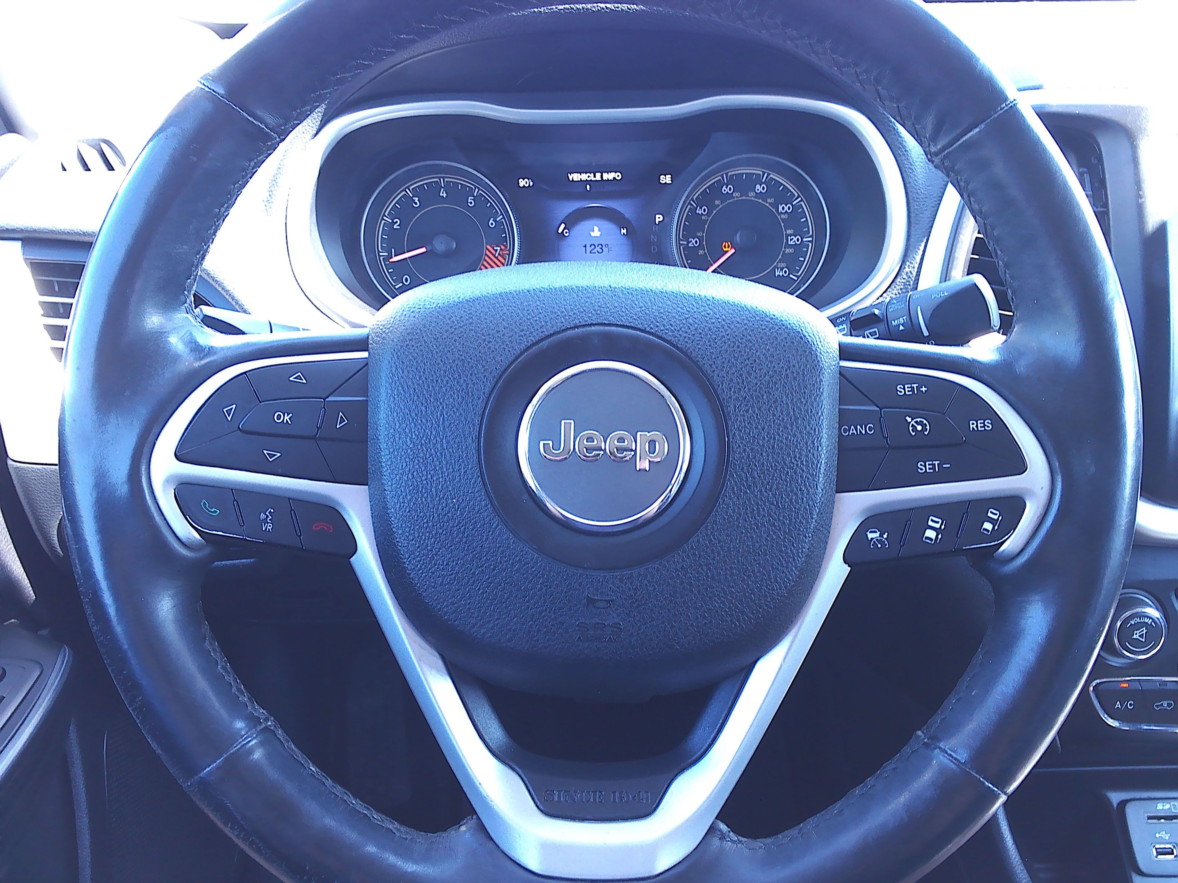 Used 2014 Jeep Cherokee Limited FWD image 26