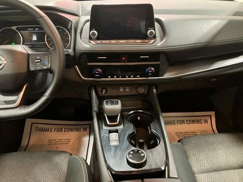 Used 2025 Nissan Rogue SV image 19