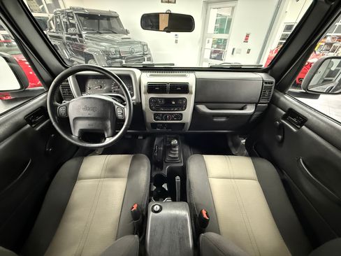 Used 2004 Jeep Wrangler X image 23