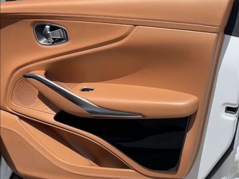 Used 2024 Aston Martin DBX 707 image 17