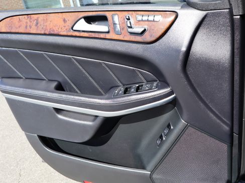 Used 2015 Mercedes-Benz GL 550 image 23