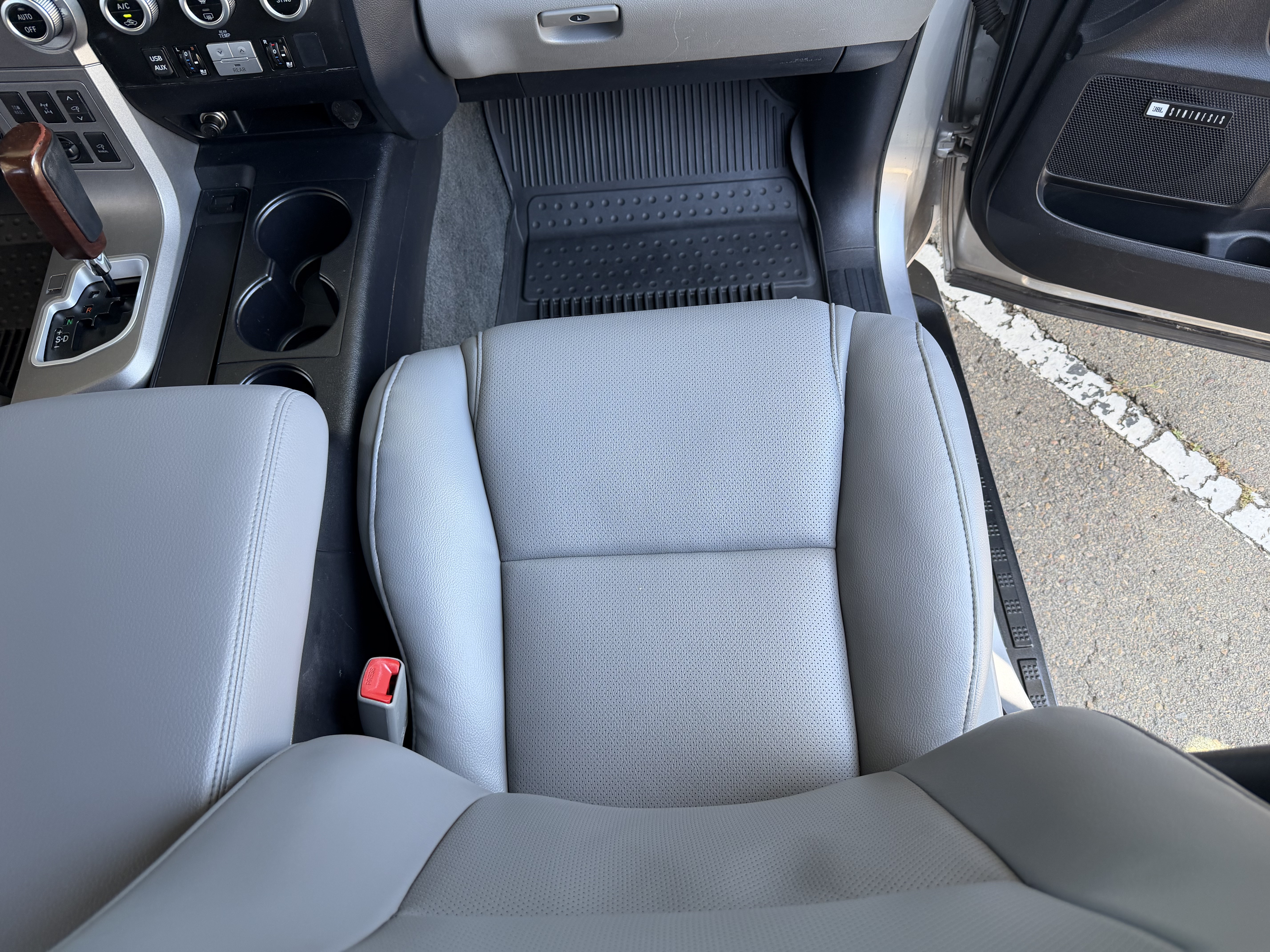 Used 2013 Toyota Sequoia Platinum AWD/4WD image 31