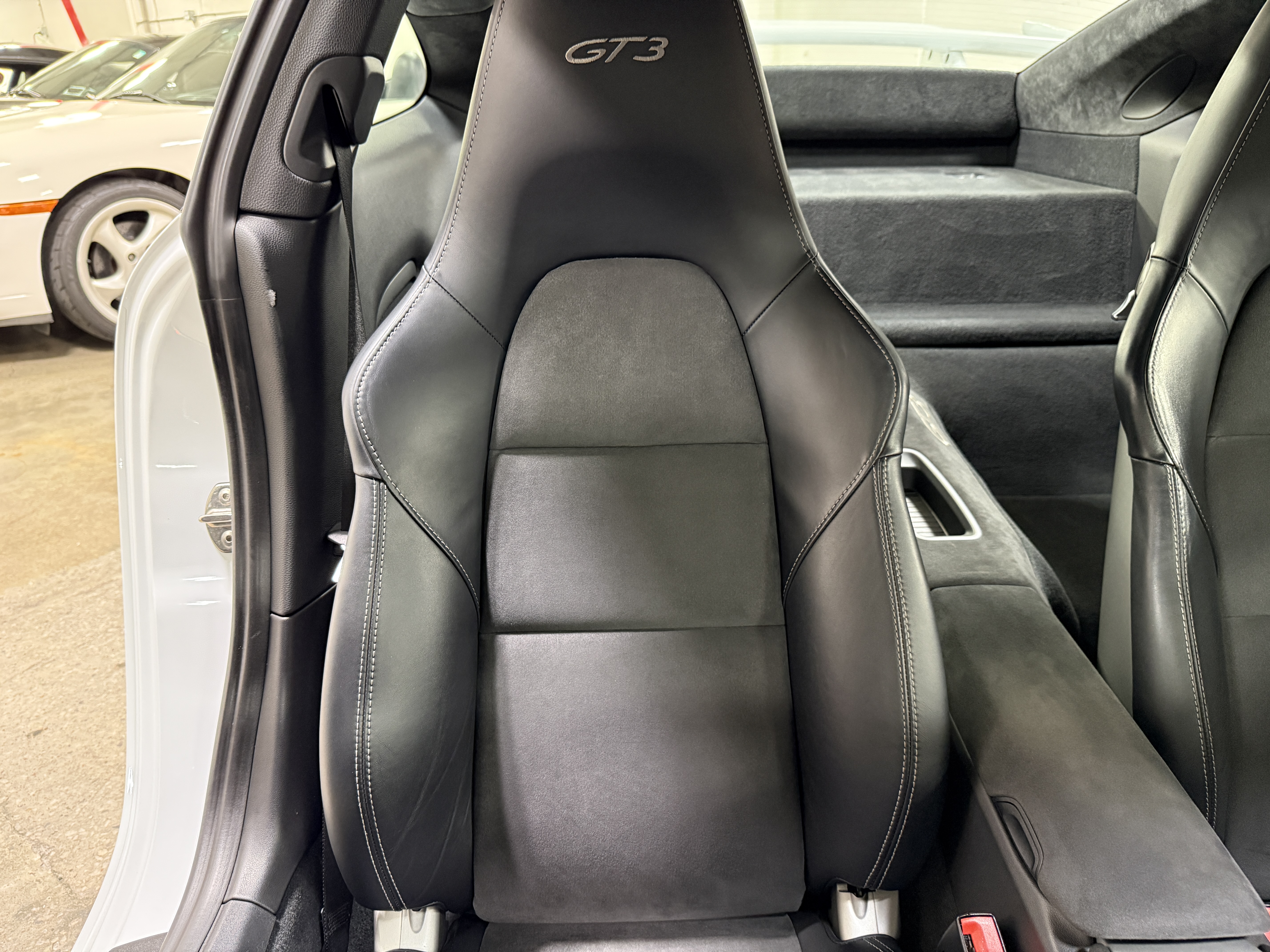 Used 2015 Porsche 911 GT3 RWD image 24