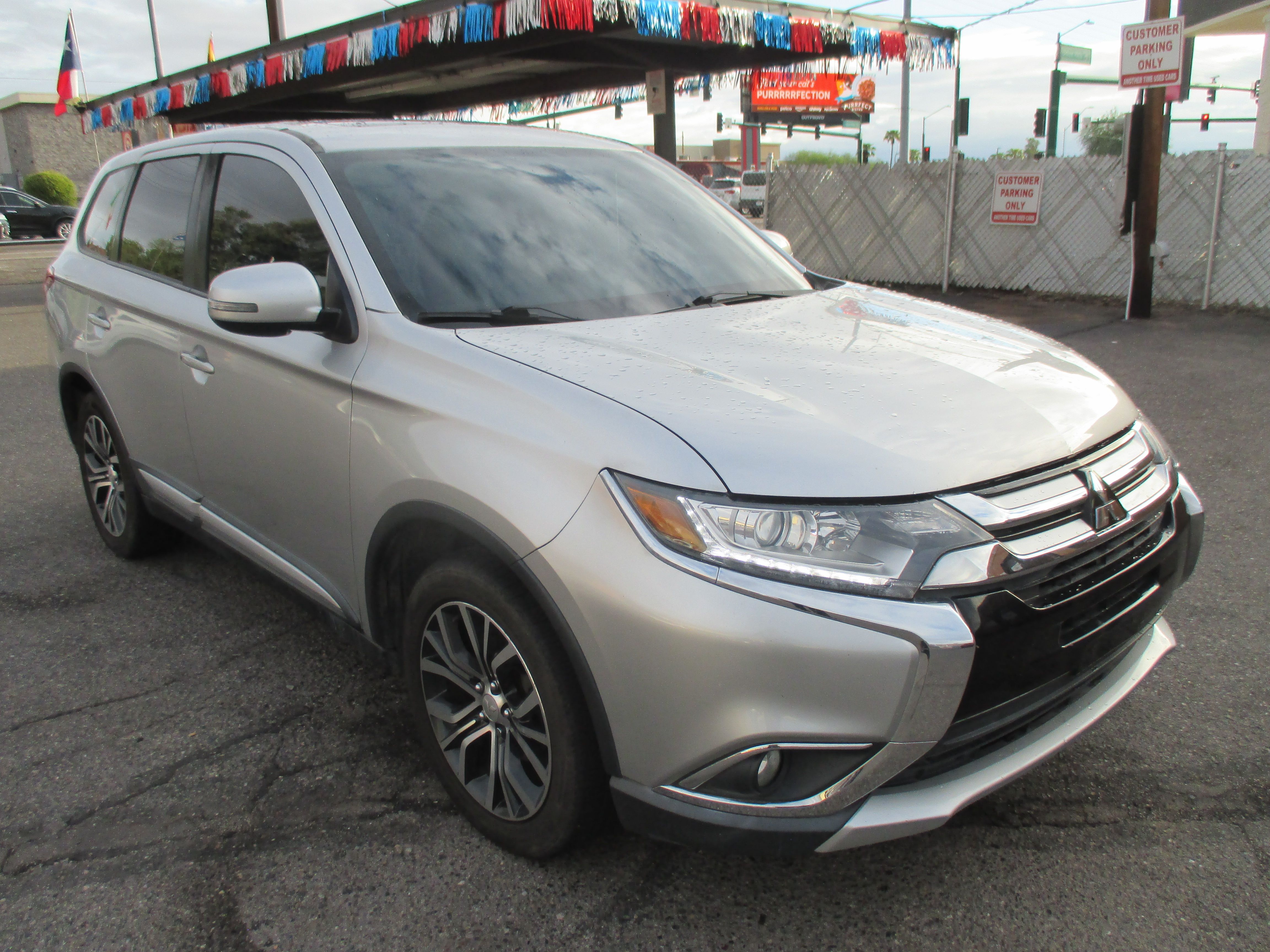 Used 2018 Mitsubishi Outlander SE w/ Tech Package FWD image 18