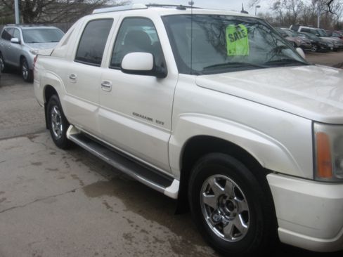 Used 2003 Cadillac Escalade EXT Premium image 3