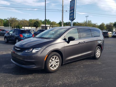 Used 2023 Chrysler Voyager LX image 1