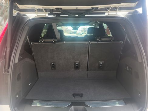 Used 2022 Cadillac Escalade Premium Luxury image 9