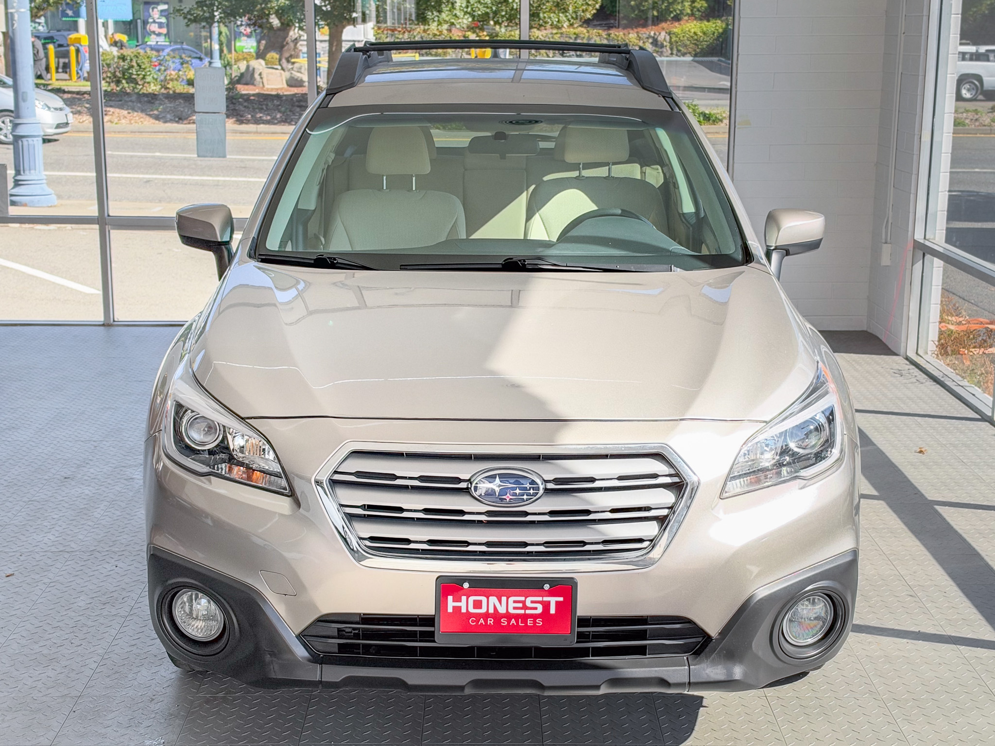 Used 2017 Subaru Outback 2.5i Premium AWD/4WD image 2