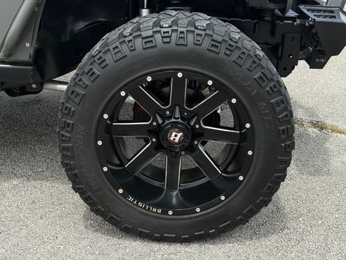 Used 2016 Jeep Wrangler 75th Anniversary AWD/4WD image 86
