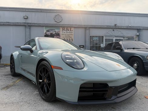 Used 2025 Porsche 911 Carrera T RWD image 1
