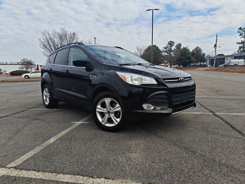 Used 2016 Ford Escape SE image 1