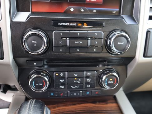 Used 2015 Ford F150 Lariat image 28